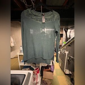 Women's Green Long Sleeve Top Size XS EUC Giveaway